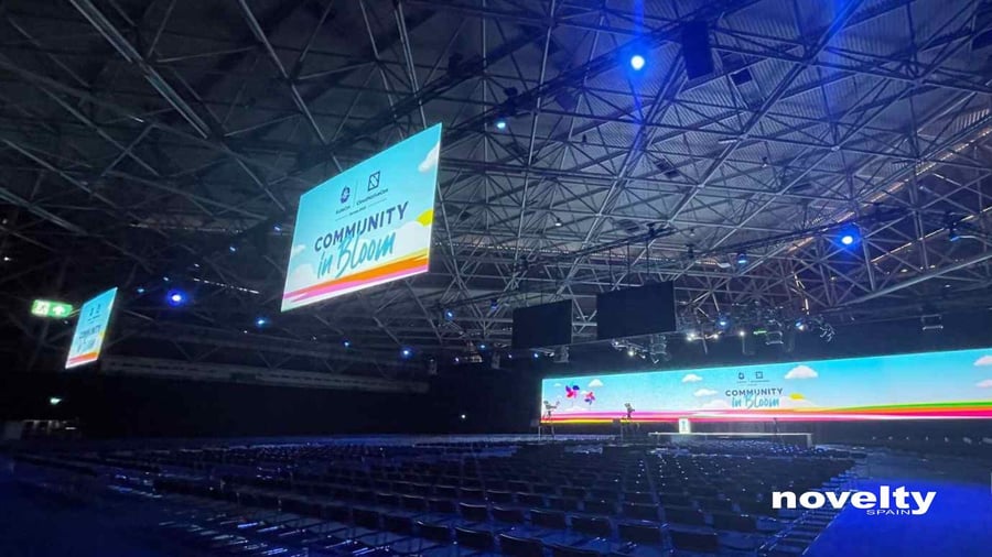 Warping and blending: the keys to perfect video projection at your events