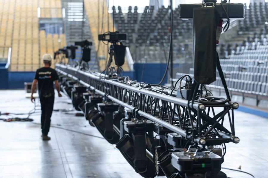 Choosing a rigging supplier for corporate events: how to avoid technical risks