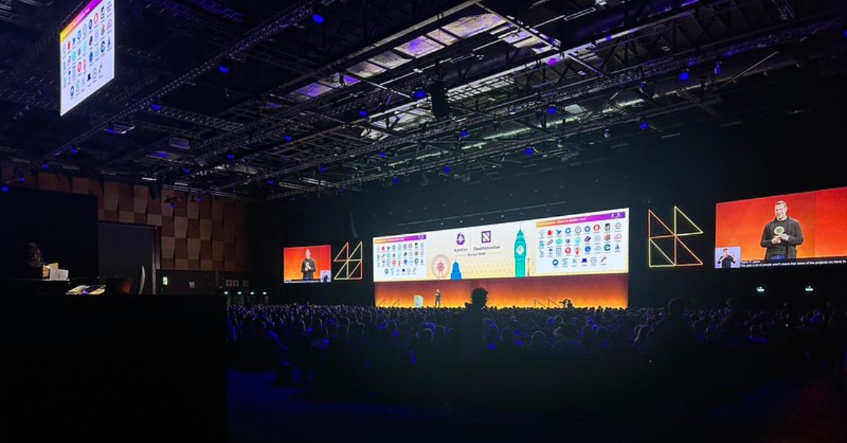 Plenaria principal impacto visual y sonoro en gran escala