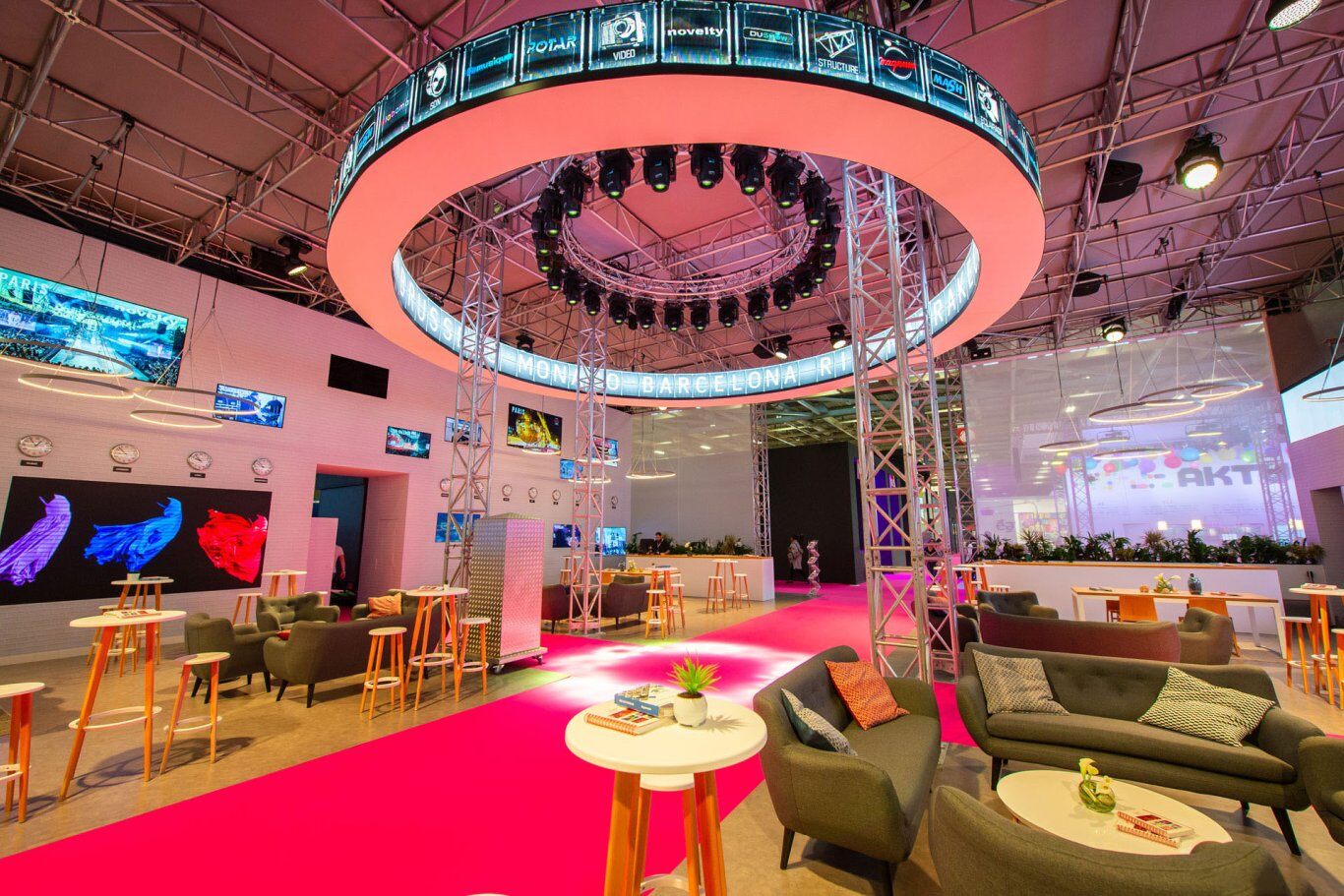 Event staging and audiovisual integration for booths