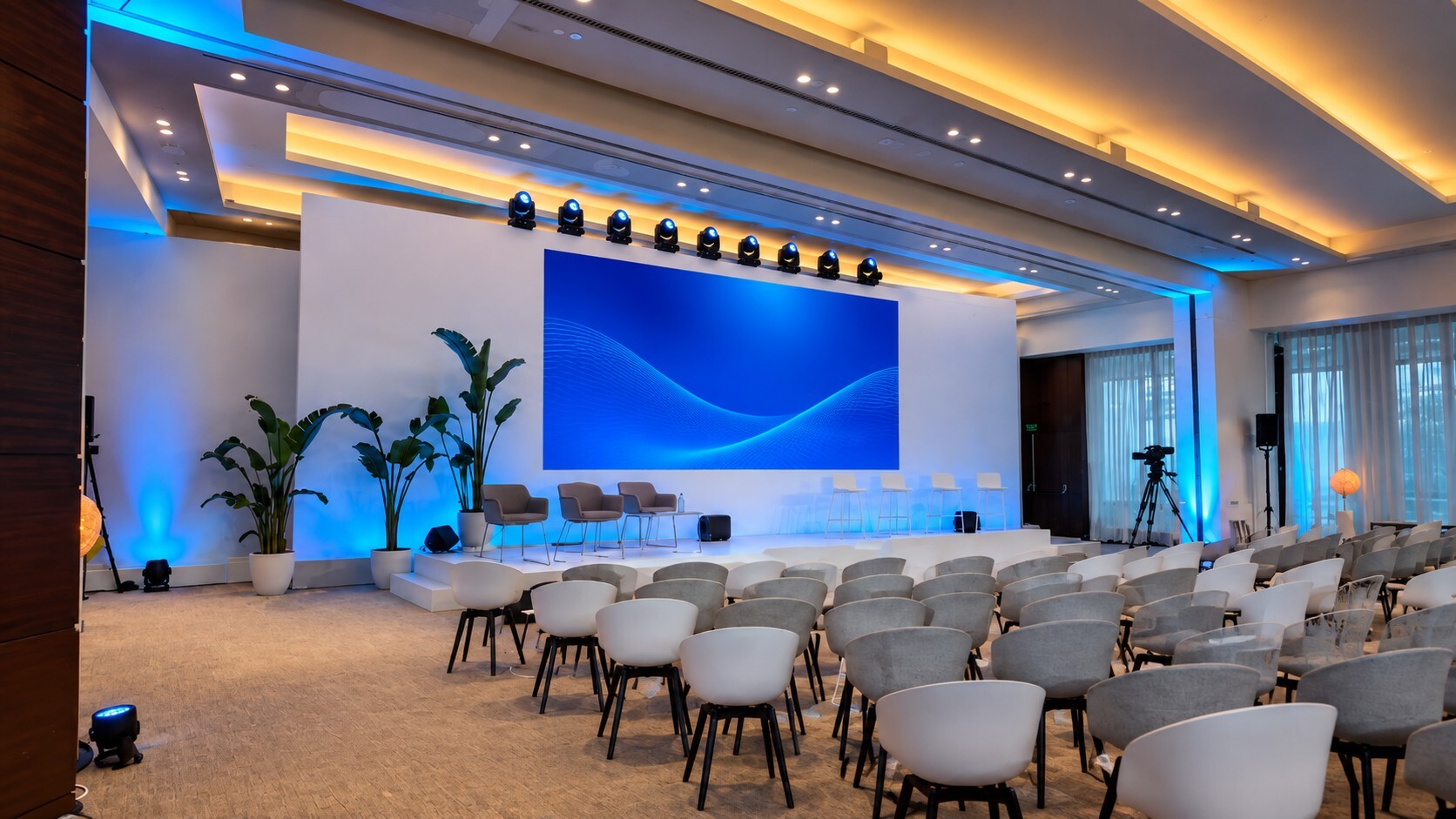 Escenarios para eventos en Barcelona: un set de broadcast confidencial en Torre Melina