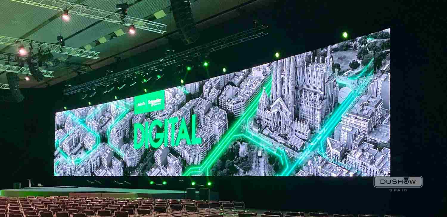 Pantallas de Proyección VS Pantallas de Led: Elige la mejor opción para tu evento
