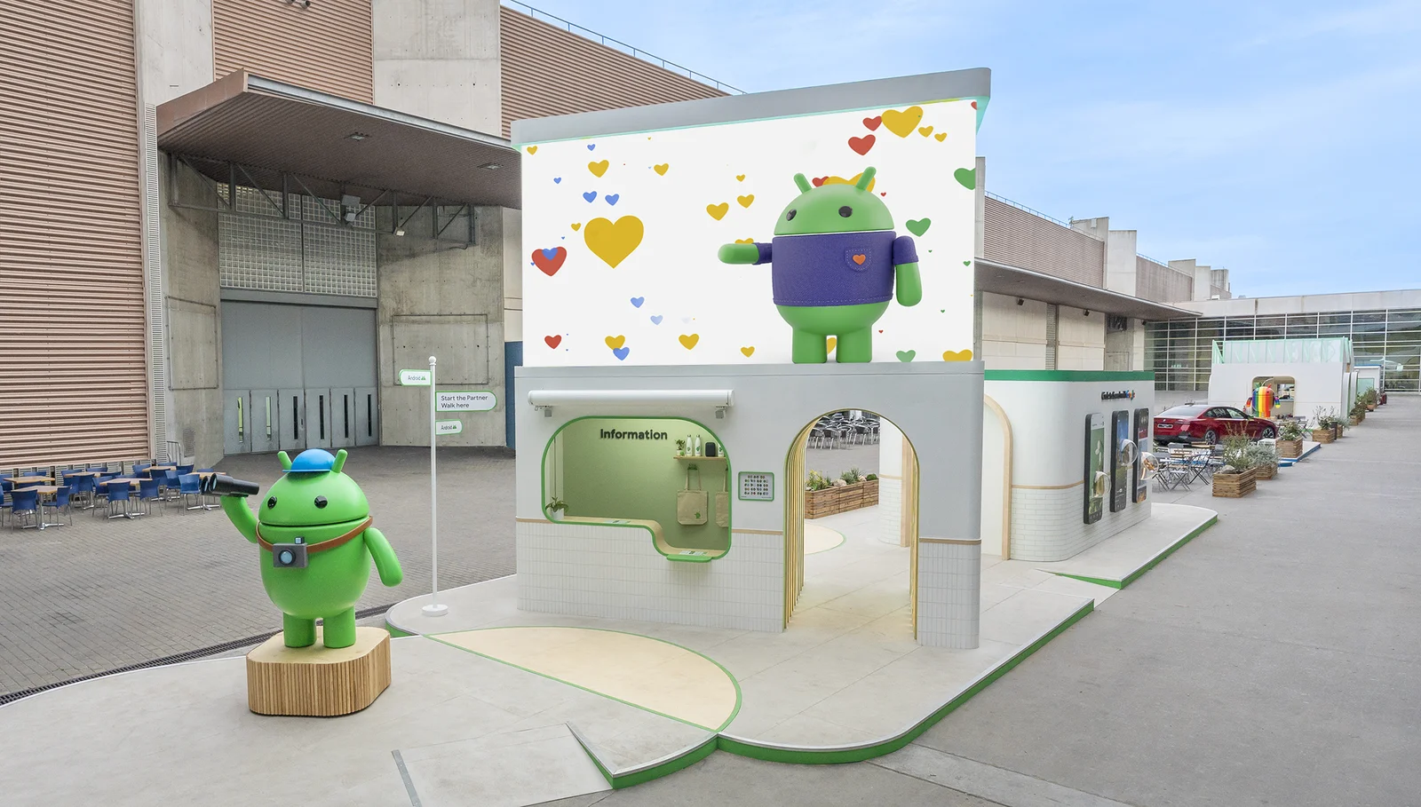 MWC24: 360º LED Screen at Android Avenue