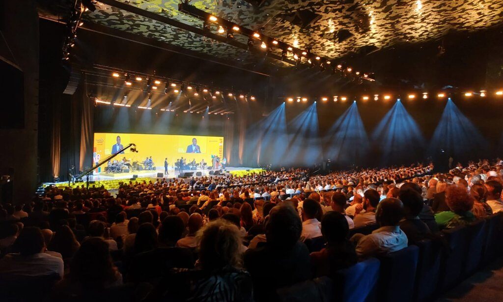 Novelty technical AV production